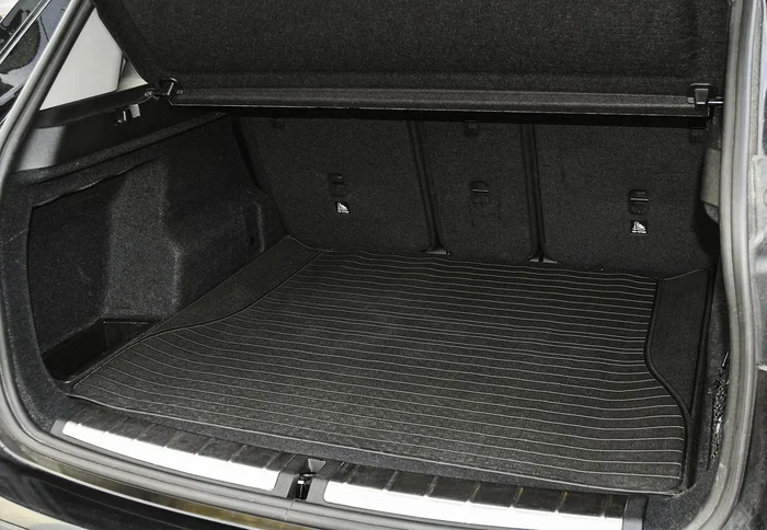 XL Cover - Tapis de coffre de voiture universel PVC étanche et imperméable - Taille XL 130 x 100 cm - Découpable pour ajustement précis