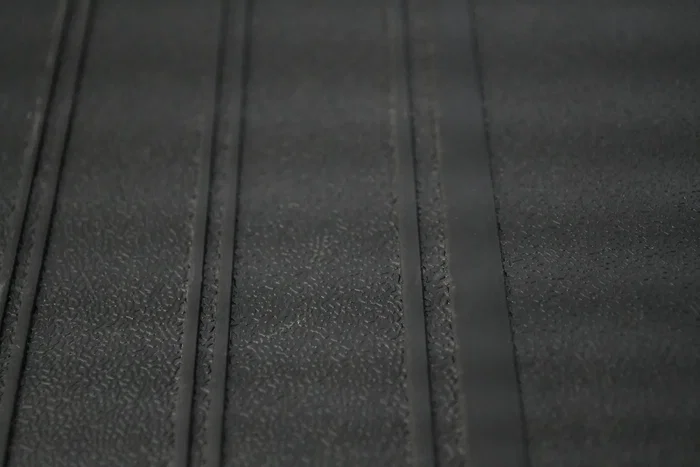 XL Cover - Tapis de coffre de voiture universel PVC étanche et imperméable - Taille XL 130 x 100 cm - Découpable pour ajustement précis