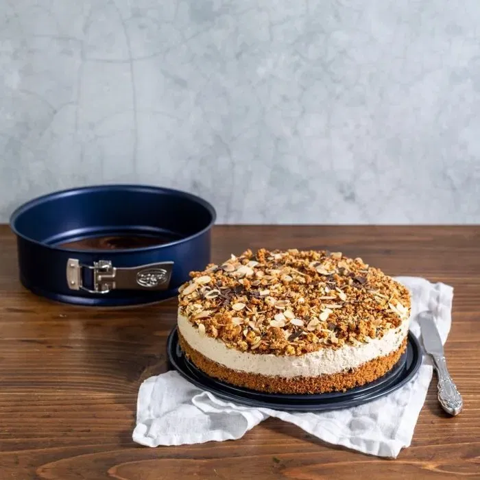 Dr. Oetker Ensemble de 2 moules à manqué à charnière antiadhésifs 26 et 28 cm en acier, pour four et lave-vaisselle, fabrication allemande Dr. Oetker Ensemble de 2 moules à manqué à charnière antiadhésifs 26 et 28 cm en acier, pour four et lave-vaisselle, fabrication allemande