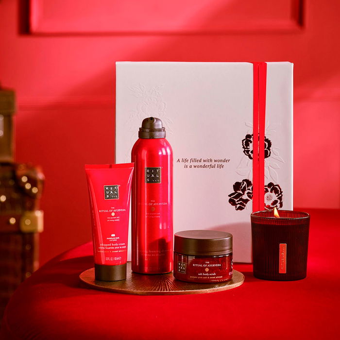 Rituals THE RITUAL OF AYURVEDA MEDIUM GIFT SET 4 pièces - Coffret Cadeau avec Crème Corps, Bougie, Gommage et Gel Douche