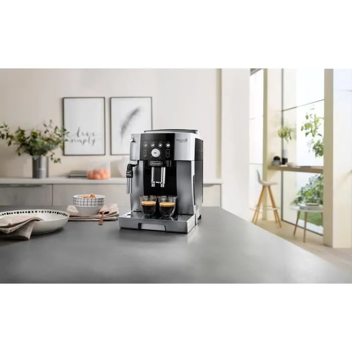 De'Longhi ECAM250.23.SB Magnifica S Smart - Machine expresso broyeur automatique, 4 recettes, réservoir 1,8 L, 15 bar, design noir argenté De'Longhi ECAM250.23.SB Magnifica S Smart - Machine expresso broyeur automatique, 4 recettes, réservoir 1,8 L, 15 bar, design noir argenté