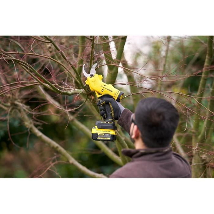 Stanley Fatmax Sécateur électrique sans fil 18V avec batterie 4Ah et chargeur - Coupe 32mm Stanley Fatmax Sécateur électrique sans fil 18V avec batterie 4Ah et chargeur - Coupe 32mm