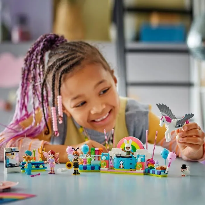 Lego Friends 42661 Soirée Déguisée avec une Licorne et une Fée - Jeu de Construction pour Enfants dès 6 Ans avec 4 Mini-Poupées, Chat et Cheval