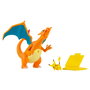 Bizak Pokémon Figurine Électronique Charizard Vs Pikachu 15 cm - Plus de 25 Sons, Lumières et Mouvements Articulés avec Projectiles de Flamme