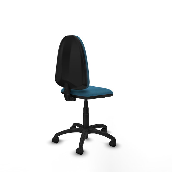 Chaise de bureau Aýna avec mécanisme de contact permanent de base, rembourrée de tissu vert pétrole. Équipée d'une base en polyamide noir, sans accoudoirs et de roulettes en nylon de 50 mm.