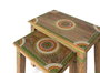 GINER Y COLOMER Lot de 2 tables gigognes en bois de manguier sculpté et peint à la main - Multicolore (Grande: H55 x L56 x P36 cm)