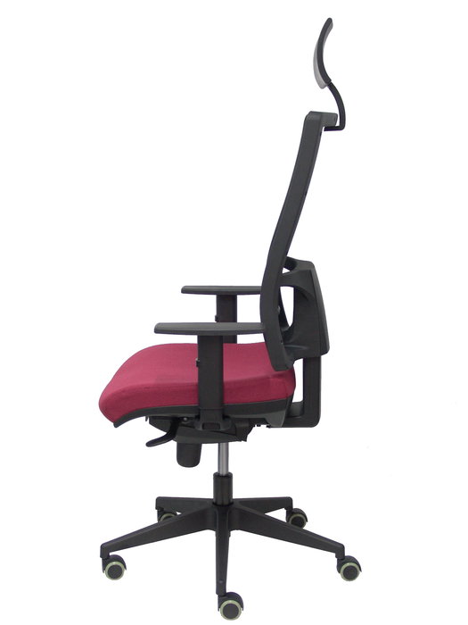 Silla de oficina Horna con mecanismo Sincro tapizada con Tela color Granate y malla color Negro. Equipada con lumbar 1D, Brazos 1D, Cabecero Fijo y Ruedas de parqué