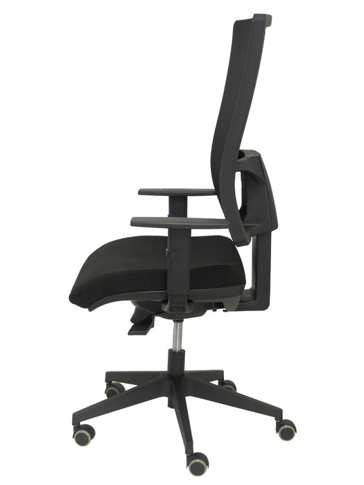 Chaise Horna Synchro 5 positions tissu Noir Base pyramidale noire Accoudoir 1D Sans appui-tête Roulettes pour moquette