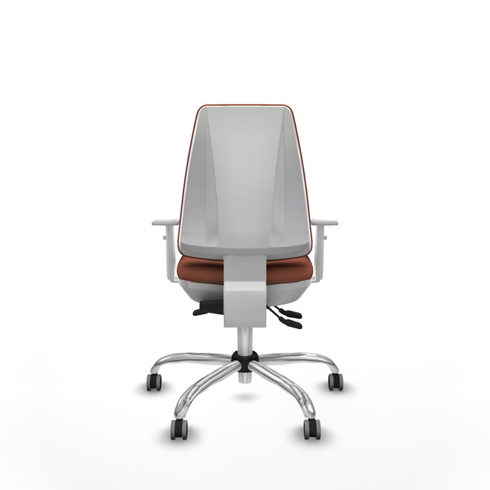 Chaise Elche Asynchrone Tissu Marron Structure chromée Accoudoirs blancs Sans appui-tête Roulettes 65mm pour moquette