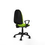 Chaise de bureau Algarra avec mécanisme Contact permanent de base, rembourrée en simili cuir couleur pistache. Équipée d'une base en polyamide noir, d'accoudoirs fixes et de roulettes en nylon de 50 mm.