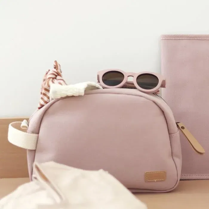 Beaba Trousse de toilette bébé canvas rose poudré - Poches internes, anse de transport, pour bébé et voyage