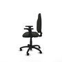 Chaise de bureau Algarra avec mécanisme Contact permanent de base, revêtement en tissu noir. Équipée d'une base en polyamide noir, d'accoudoirs 2D et de roulettes autobloquantes