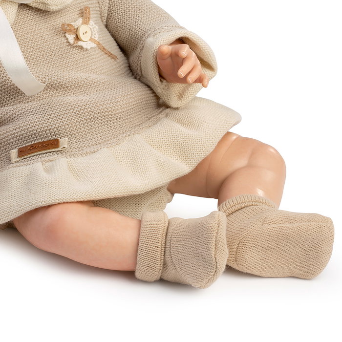 Muñecas Guca Poupée Reborn Montessori Ivana 42 cm 10313 - Jouet éducatif sans cheveux, vêtements en laine beige, dès 6 ans
