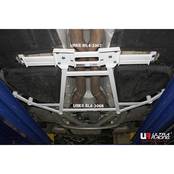 Ultra Racing Renfort de châssis arrière inférieur 8 points pour BMW M5 F10 Ultra Racing Renfort de châssis arrière inférieur 8 points pour BMW M5 F10