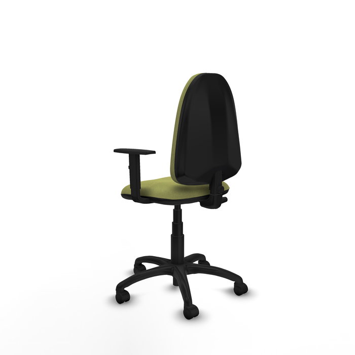 Chaise de bureau Aýna avec mécanisme de contact permanent de base, rembourrée de tissu vert olive. Équipée d'une base en polyamide noir, d'accoudoirs 1D et de roulettes en nylon de 50 mm.