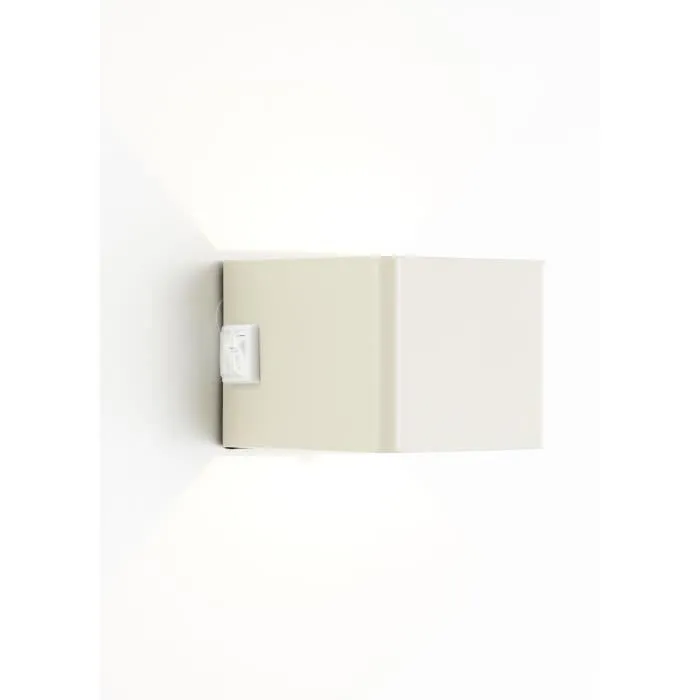 Brilliant - ISEO - Applique murale extérieure rechargeable avec détecteur - LED 4W 300lm 3000K USB - Crème - Ampoule incluse