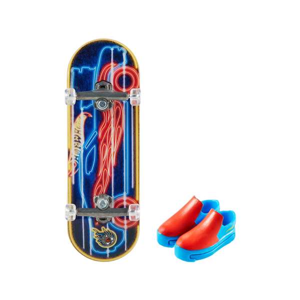 Mattel Mini Skateboard Hot Wheels avec Chaussures - 10 cm - Modèles Variés - Langue: Espagnol, Portugais