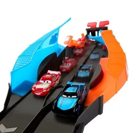 Mattel Circuit Glow Racers HPD80 - Jouet de course phosphorescent avec 2 voitures, 2 circuits et saut pour enfants 4 ans et plus