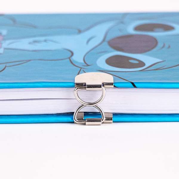 Cerdá Journal Coffret Stitch - Coffret à fermoir - Âge recommandé 2-8 ans - Langues: espagnol, anglais, français, italien, allemand, portugais Cerdá Journal Coffret Stitch - Coffret à fermoir - Âge recommandé 2-8 ans - Langues: espagnol, anglais, français, italien, allemand, portugais