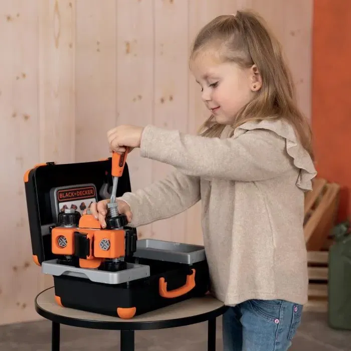 Black+Decker Bricolo Box - Mallette outils jouet pour enfant 3 ans et plus avec tournevis, clés, vis et véhicule à construire - Apprentissage bricolage Black+Decker Bricolo Box - Mallette outils jouet pour enfant 3 ans et plus avec tournevis, clés, vis et véhicule à construire - Apprentissage bricolage