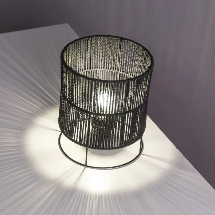 Lampe de Table "Bayamo" SKD-T1019 en Rotin, Style Naturel Boho-Chic Lampe de Table "Bayamo" SKD-T1019 en Rotin, Style Naturel Boho-Chic