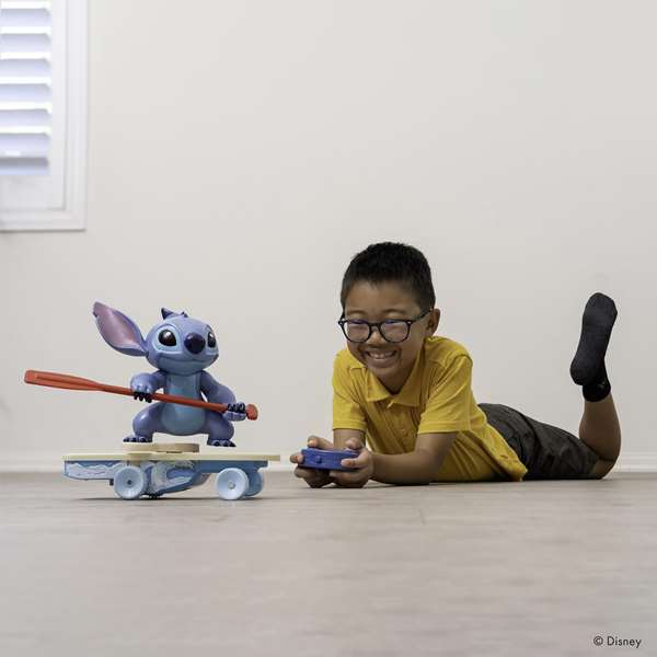 Smoby Radio Control Stitch - Figurine Stitch en planche de surf 25 cm, Jouet radiocommandé