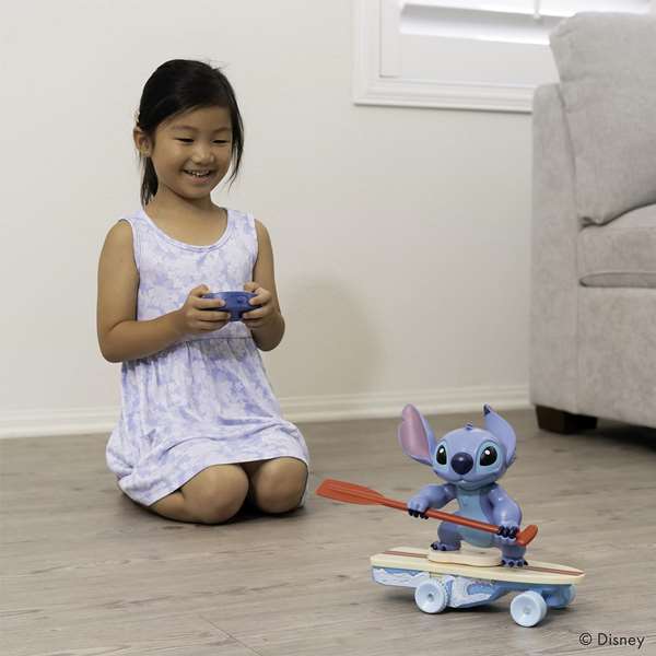 Smoby Radio Control Stitch - Figurine Stitch en planche de surf 25 cm, Jouet radiocommandé