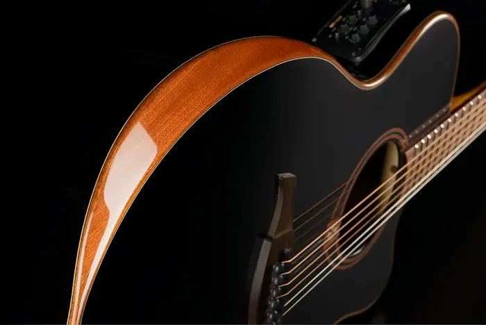 LAG Guitare Acoustique Auditorium A/E Cutaway Édition Limitée Bisel - Noire