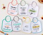 KioKids Set de 7 bavoirs hebdomadaires avec phrases drôles pour bébé de 0 mois, 3 couches absorbantes, élastique, multicolore