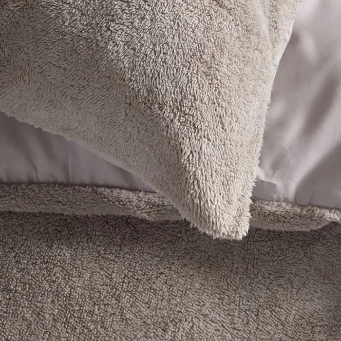 Today - Parure de lit Teddy - Collection Bien au Chaud - Housse de couette 240x220 cm et 2 taies - Microfibre et tissu Teddy - Beige uni