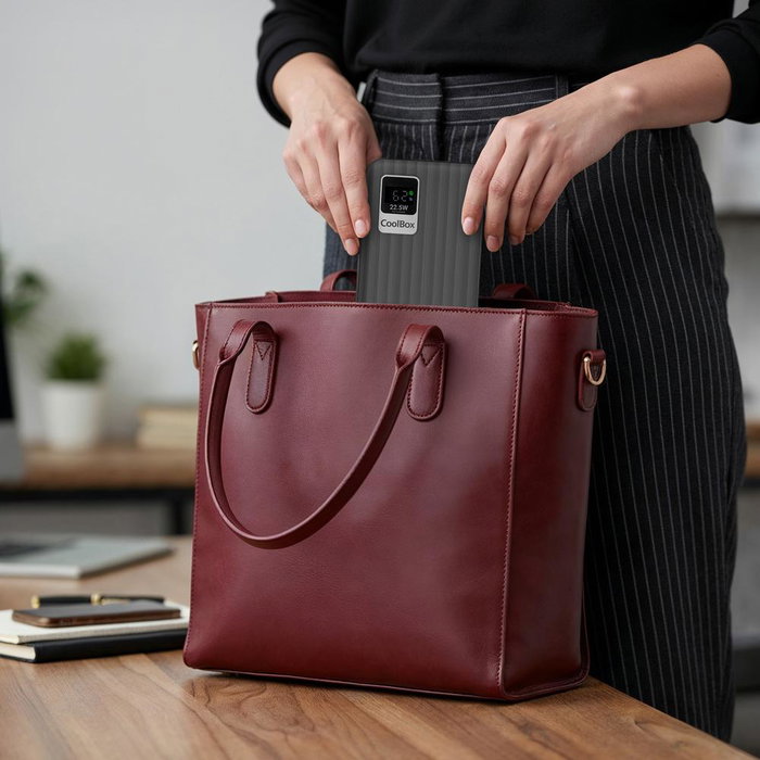 Coolbox Powerbank DP20 20000mAh Noir avec câbles USB-C et Lightning intégrés Charge rapide Coolbox Powerbank DP20 20000mAh Noir avec câbles USB-C et Lightning intégrés Charge rapide