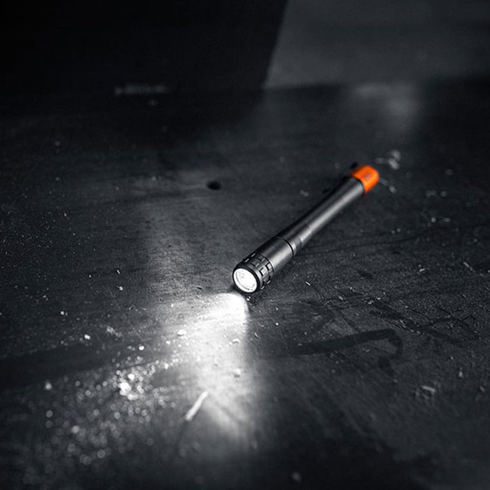 Nebo Inspector 500+ Lampe torche crayon LED rechargeable 500 lumens, noir/rouge, avec offre : 1 présentoir offert pour l'achat de 6 unités Nebo Inspector 500+ Lampe torche crayon LED rechargeable 500 lumens, noir/rouge, avec offre : 1 présentoir offert pour l'achat de 6 unités
