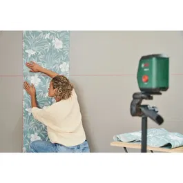 Bosch UniversalLevel 2 - Niveau à laser avec croix et points d'aplomb, portée 10 m, housse et piles incluses