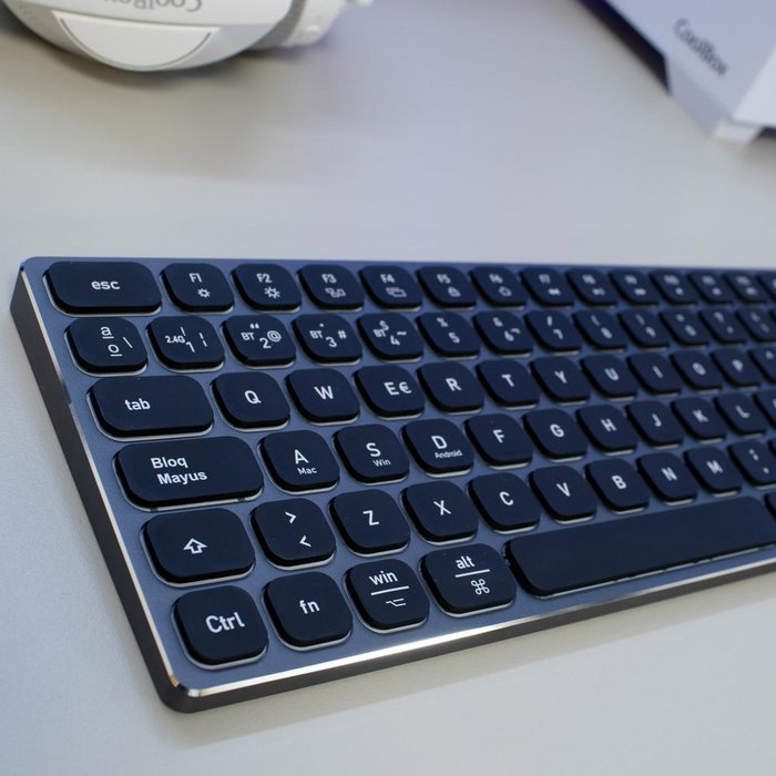 Coolbox Moonlight Key B431 Clavier sans fil rétroéclairé en aluminium Bluetooth 5.1 + RF 2.4GHz Coolbox Moonlight Key B431 Clavier sans fil rétroéclairé en aluminium Bluetooth 5.1 + RF 2.4GHz