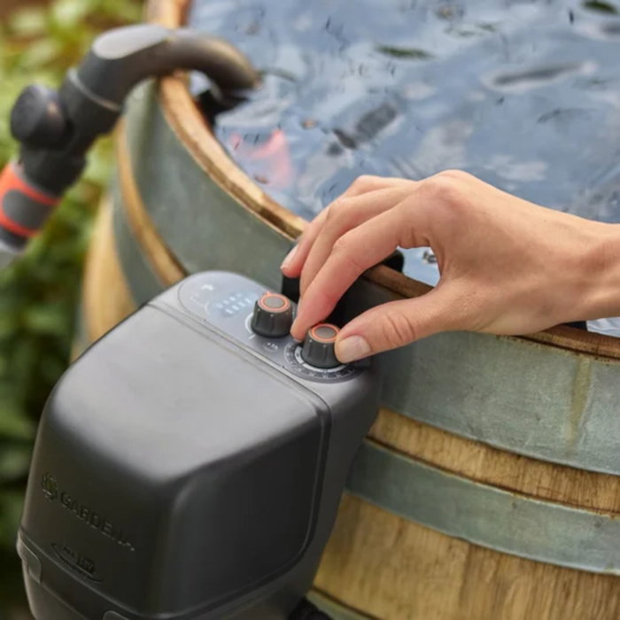 Gardena Pompe de récupérateur de pluie 2600 Comfort 18V avec batterie et chargeur