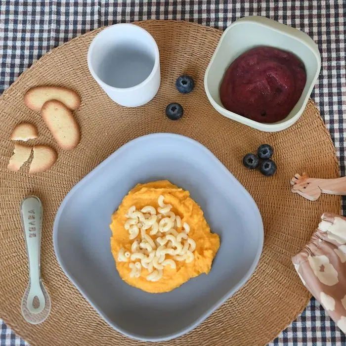 Beaba Coffret Repas Bébé 4 Pièces en Silicone avec Ventouse - Assiette, Bol, Verre et Cuillère 2e Âge