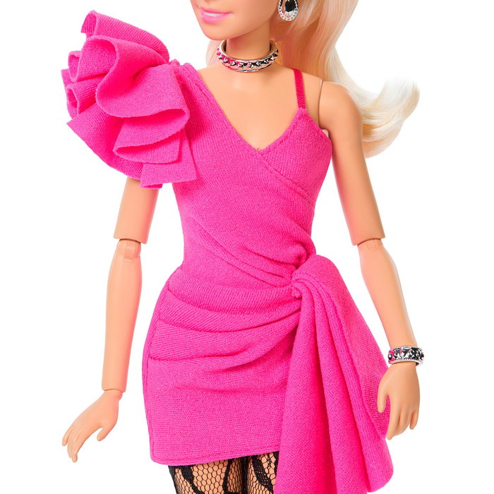 Mattel Barbie Deluxe avec robe rose asymétrique Mattel Barbie Deluxe avec robe rose asymétrique