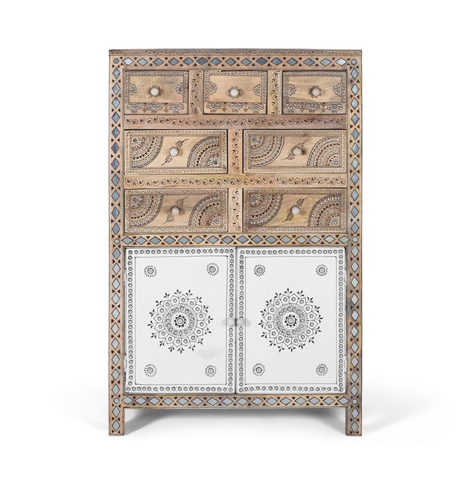 Buffet haut en bois de manguier et MDF avec 7 tiroirs et 2 portes, détails peints à la main, dimensions 45.5x69 cm (hors pattes), couleur naturelle et blanc Buffet haut en bois de manguier et MDF avec 7 tiroirs et 2 portes, détails peints à la main, dimensions 45.5x69 cm (hors pattes), couleur naturelle et blanc