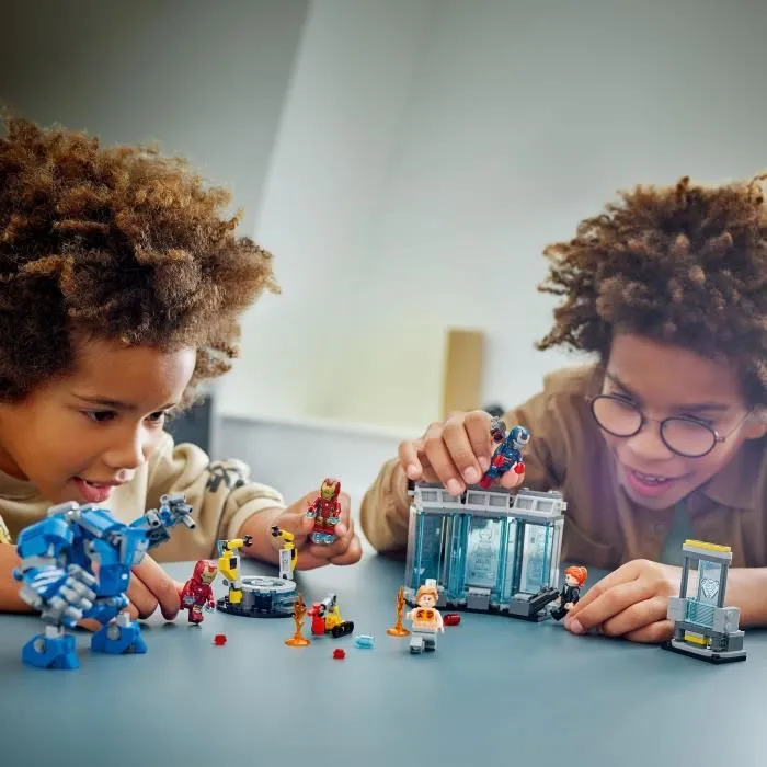 LEGO Marvel 76315 Le Laboratoire d'Iron Man : la Salle des Armures - Jouet de Construction 384 Pièces avec 5 Figurines, pour Enfants de 8 Ans et Plus