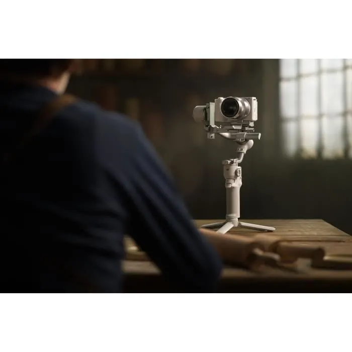 DJI RS 4 Mini Stabilisateur de Caméra Compact et Léger - Verrous Automatiques, Suivi Intelligent, Prise de Vue Verticale Native pour Créateurs de Contenu