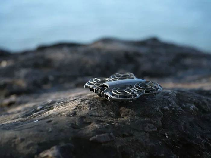 DJI Neo 2 - Drone avec caméra 1/1.3'' 48 MP, vidéo 4K HDR, autonomie 19 min, transmission O4 HD, compact et léger