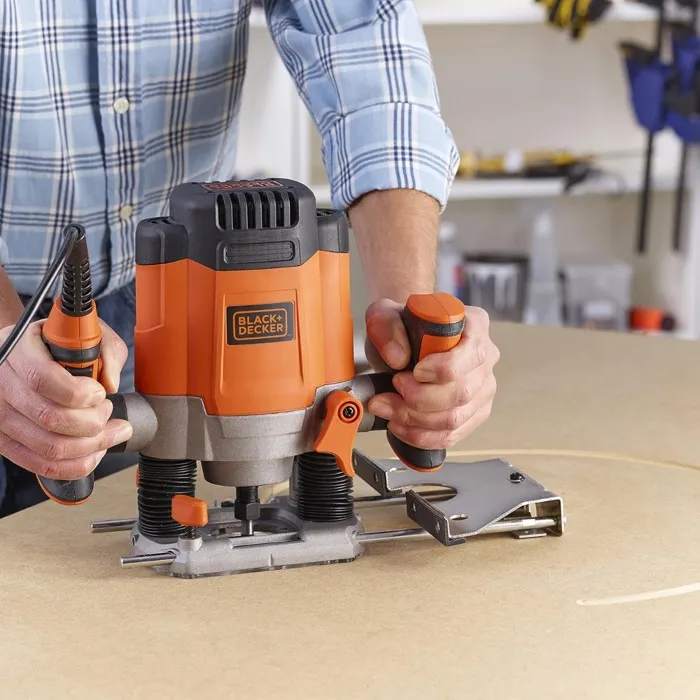 Black+Decker KW1200EKA Défonceuse filaire 1200W avec coffret et 6 fraises