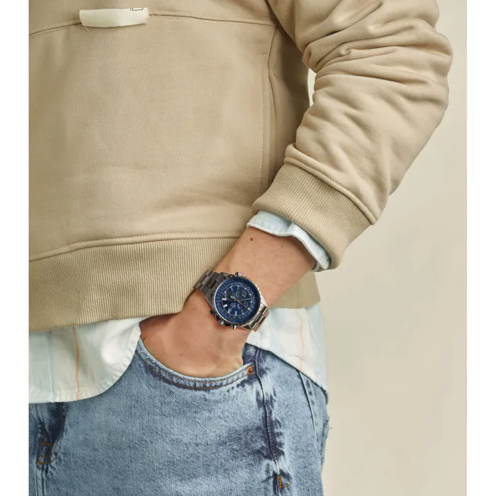 Casio EDIFICE - Montre homme analogique en acier inoxydable gris, mouvement quartz, verre minéral, étanche 10 ATM (100 m) Casio EDIFICE - Montre homme analogique en acier inoxydable gris, mouvement quartz, verre minéral, étanche 10 ATM (100 m)