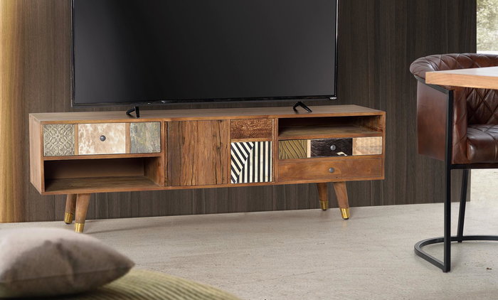 GINER Y COLOMER Meuble TV 160x50x40 cm en bois de mamelonnier couleur noyer clair avec 3 tiroirs et 2 portes, finitions bronze et cuir - 35 kg