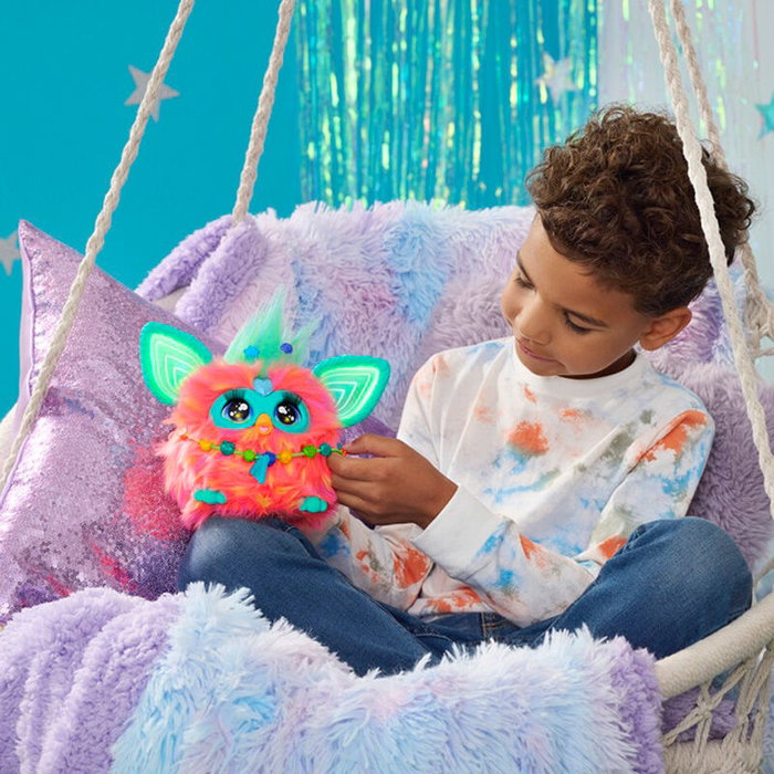 HASBRO Furby - Peluche interactive musicale en espagnol - 5 modes vocaux, 600+ phrases et chansons, accessoires inclus - Jouet pour enfants +6 ans HASBRO Furby - Peluche interactive musicale en espagnol - 5 modes vocaux, 600+ phrases et chansons, accessoires inclus - Jouet pour enfants +6 ans