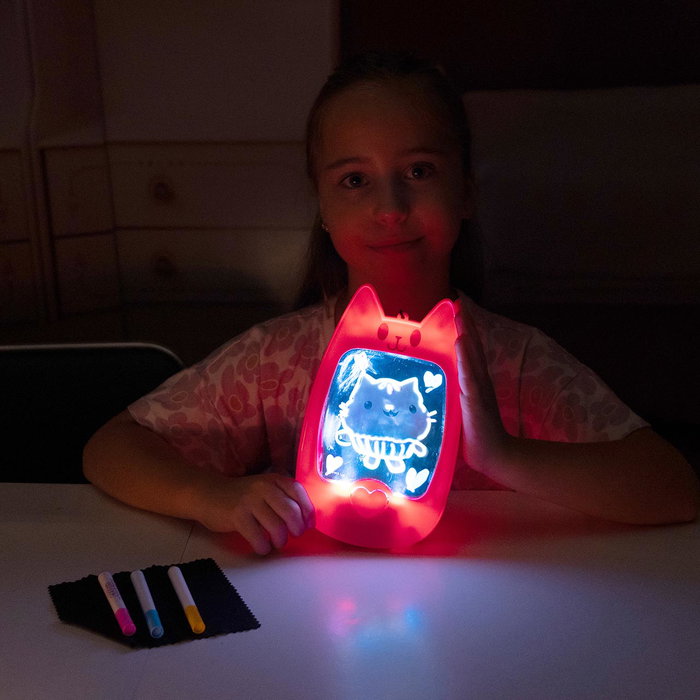 CEFA - Mini Pizarra Luminosa La Casa Muñecas De Gabby 00962 - Ardoise lumineuse pour dessiner et créer, avec cordon de cou - Jouet pour enfants à partir de 3 ans