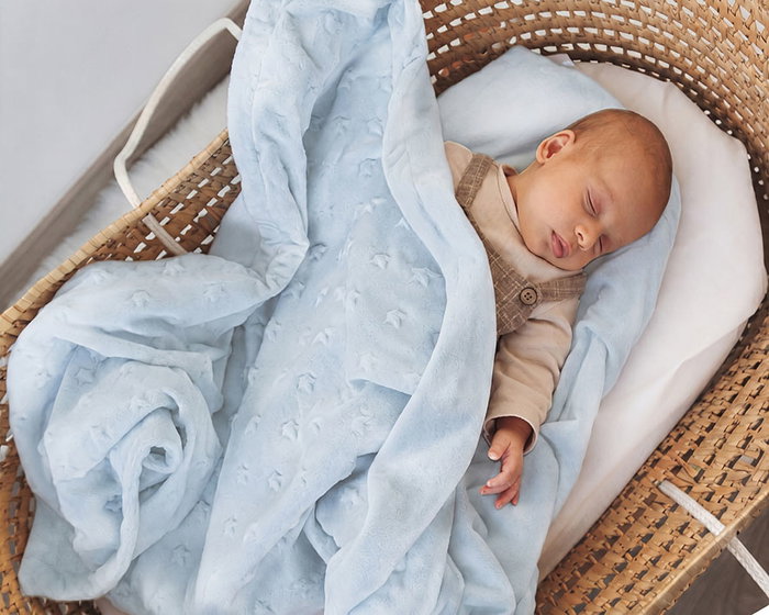 KioKids Couverture pour bébé bleue avec étoiles en relief KioKids Couverture pour bébé bleue avec étoiles en relief