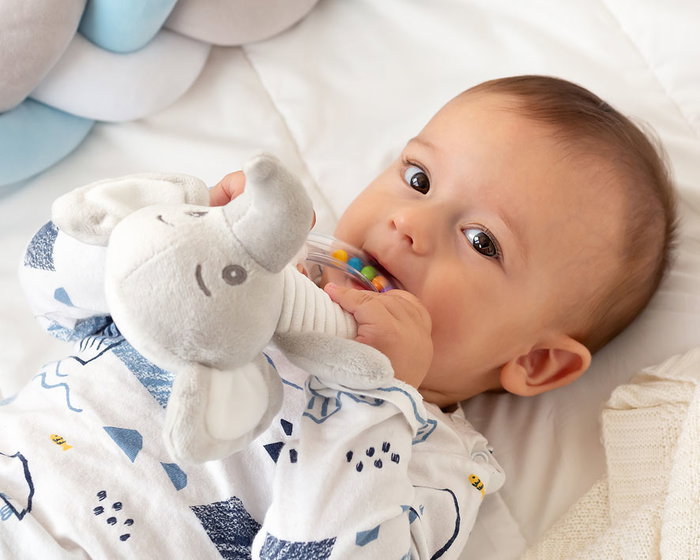 KioKids Peluche Elefante Dolci Amici Sonajero Gris 18 cm, Jouet d'éveil et de réconfort pour bébé dès 0 mois, Matière Polyester