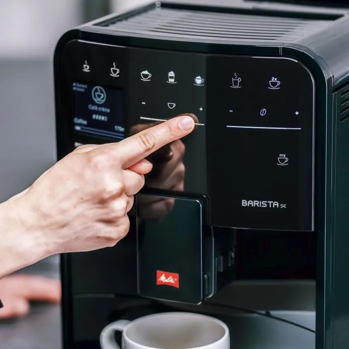 Melitta Barista SE F830-003 - Machine à café automatique avec broyeur intégré, 1450 W, 18 recettes, écran couleur TFT, réservoir 1.8 L, Noir