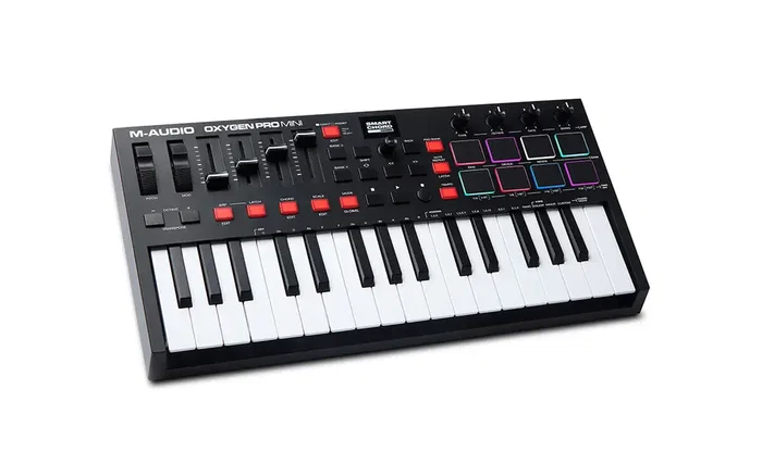 MAUDIO Oxygen Pro Mini – Clavier MIDI 32 touches avec pads RGB et écran OLED